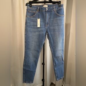 Martha Stewart Mid Rise Skinny Jean, Sz 14, Medium Blue. NWT.